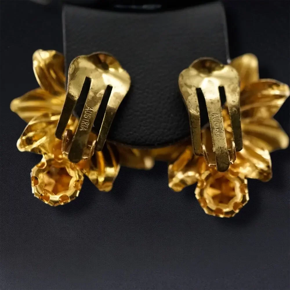 Vintage Floral Rhinestone Brooch & Earrings‎ Set Gold Tone Red Black Austria